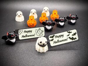 Mini Halloween Ducks – Tiny Pumpkins, Bats & Ghosts with Glow-in-the-Dark Custom Tags – Optional Magnet or Suction Cup Base